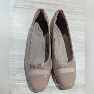 Clarks Juliet Monte Tan Gold Metallic Patent Leather Cushion Loafers Sz 7.5 NWOB